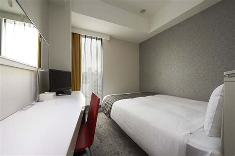 Rooms available at Sotetsu Fresa Inn Shinbashi .
